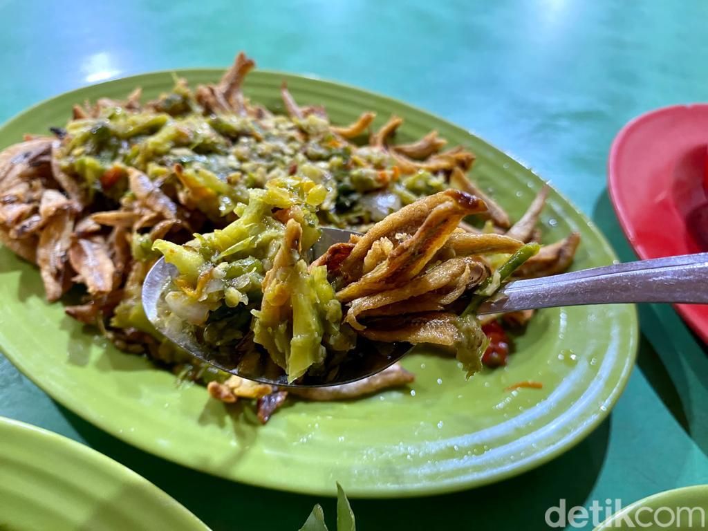 Warung Kita 38 : Huaah! Pedas Enak Ayam Goreng dan Teri Sambal Pecok