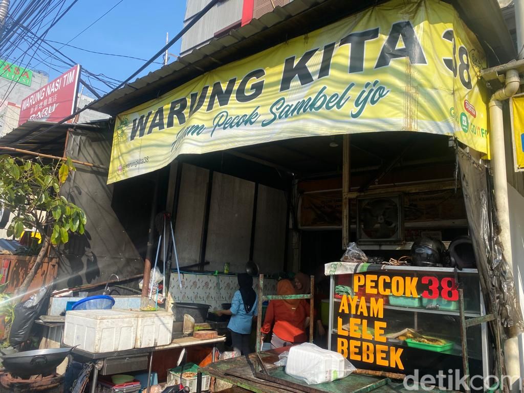 Warung Kita 38 : Huaah! Pedas Enak Ayam Goreng dan Teri Sambal Pecok