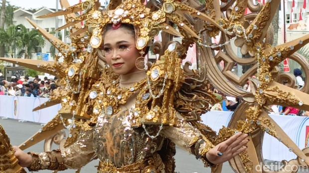 Wonderful Archipelago Carnival Indonesia (WACI) memeriahkan Jember Fashion Carnaval (JFC) 2023 hari pertama. WACI digelar mulai pukul 14.00 WIB.