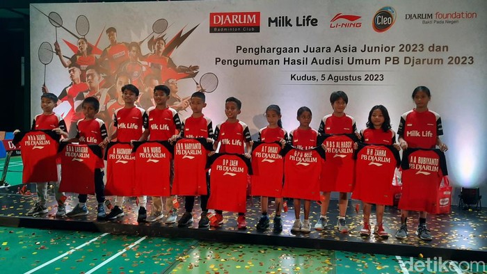 11 Pebulutangkis Muda penerima beasiswa PB Djarum Kudus, Sabtu (5/8/2023).