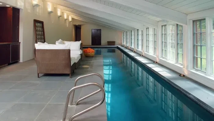 Memiliki kolam renang di rumah merupakan mimpi bagi sebagian orang. Nah, bagi Anda yang ingin memiliki kolam renang, simak desain berikut ini untuk dijadikan inspirasi.