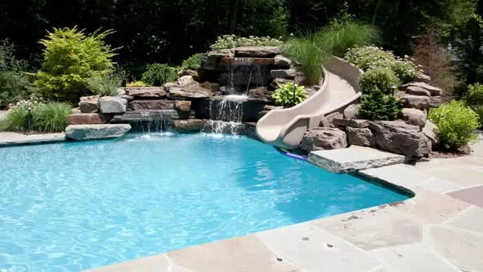 Memiliki kolam renang di rumah merupakan mimpi bagi sebagian orang. Nah, bagi Anda yang ingin memiliki kolam renang, simak desain berikut ini untuk dijadikan inspirasi.