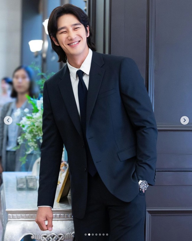 Nama Ahn Bo Hyun akhirnya melejit setelah menjadi musuh Park Seo Joon dalam drama Korea Itaewon Class pada 2020. Sejak itu dia menjadi pemain utama Yumi’s Cells, Military Prosecutor Doberman dan terbaru See You in My 19th Life.    Foto: dok. Instagram @bohyunahn