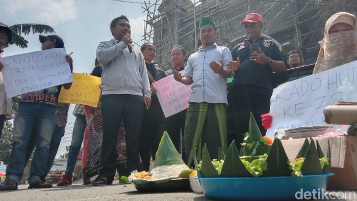 Aksi terkait Panji Gumilang di Indramayu, Sabtu (5/8/2023).