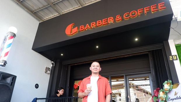 Andi rif di G Barber Bandung