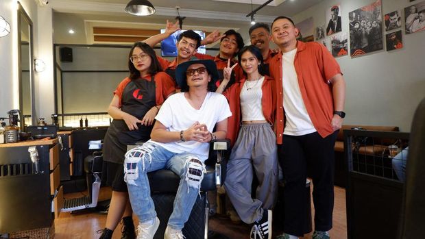 Andi rif di G Barber Bandung