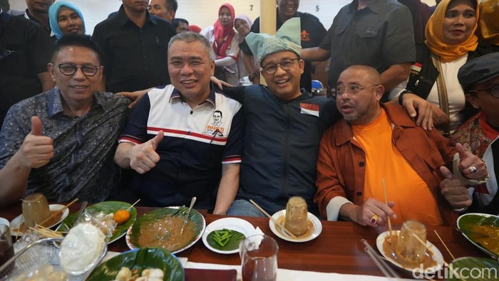 Anies Baswedan saat mengunjungi Kota Padang, Sumatera Barat