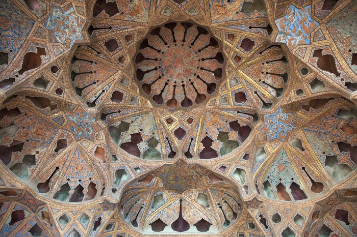 Arsitektur Persia abad 17 di alun-alun Naqsh-e Jahan (Meidan Emam) Iran.