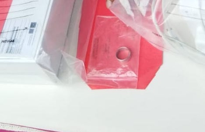 Barang bukti cincin milik AAB (23), kakak tingkat pembunuh mahasiswa UI berinisial MNZ (19), yang tertinggal di kerongkongan korban.