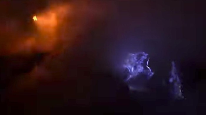 Blue Fire di kawah Ijen