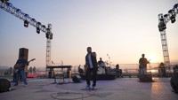 Dalam rangka memeriahkan Hari Jadi Ke-219 Kabupaten Klaten, Festival Musik Terapung 2023 digelar di areal Taman Nyi Ageng Rakit, Rawa Jombor, Klaten, Jumat (4/8).