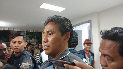 Pelatih Kepala Timnas U-17 Bima Sakti seusai pertandingan melawan Kashima Antlers di Gelora Ngurah Rai, Denpasar, Sabtu malam (5/8/2023).