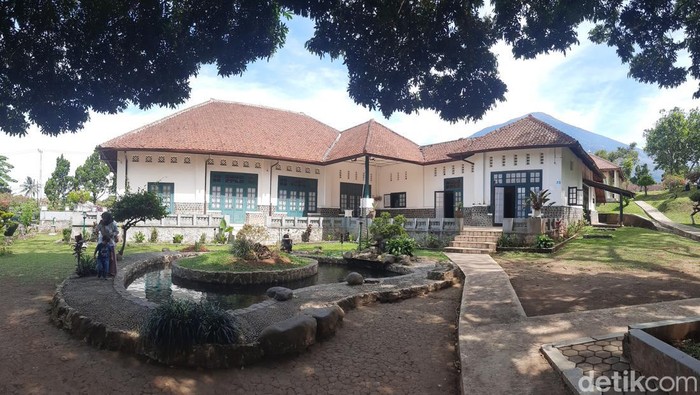 Gedung Linggarjati di Kabupaten Kuningan dahulu merupakan gubuk seorang janda bernama Jasitem.