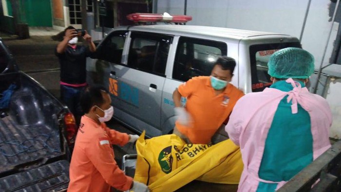 Geger Mayat Korban Mutilasi Tanpa Kepala di Sungai Jember (Foto Antara)