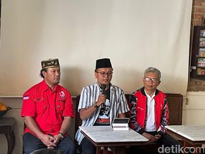 PSI Merapat ke Prabowo, Guntur Romli Keluar untuk Dukung Ganjar