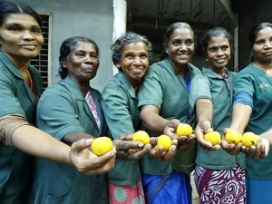 Gembiranya 11 Petugas Kebersihan di India Usai Menang Lotre Jutaan Rupe