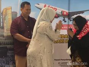 Umrah Perdana, 433 Jemaah Berangkat Langsung dari Padang-Madinah
