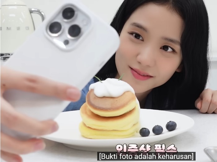 Jisoo BLACKPINK belajar baking bikin souffle pancake