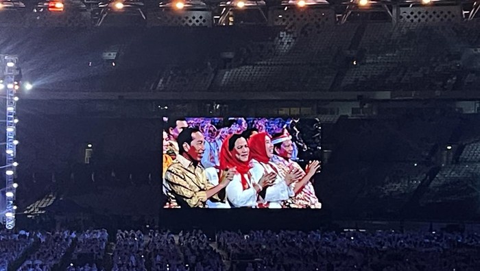 Jokowi dan Iriana saat acara pergelaran angklung di GBK