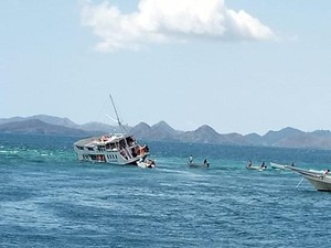 Detik-detik Kapal Wisata Angkut 37 Turis Karam di Labuan Bajo