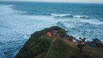 Kemping Asyik di Puncak Guha Garut, Pemandangannya Laut Lepas