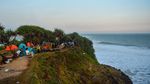 Kemping Asyik di Puncak Guha Garut, Pemandangannya Laut Lepas