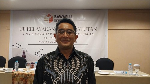 Ketua Bawaslu Provinsi Bali I Putu Agus Tirta Suguna. (Foto: Rizki Setyo Samudero/detikBali)