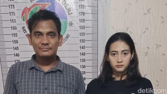 Ketua KNPI Sijunjung Amrullah Saputra dan Istri Jumiati saat ditangkap Polres Sijunjung, Sumbar. (Foto: Dok Polres Sijunjung)