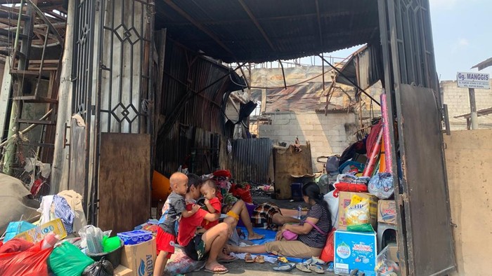 Kondisi warga terdampak kebakaran di Kapuk Muara, Jakut, Sabtu (5/8/2023). Warga berharap adanya bantuan tenda, terpal dan alat dapur.