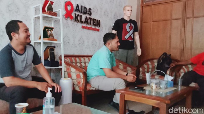 Konselor HIV/AIDS di Klaten mengaku koleksi aplikasi kencan untuk monitoring dan sosialisasi. Foto diambil Sabtu (5/8/2023).