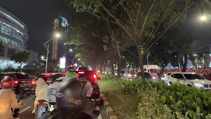 Lalin di sekitar GBK macet