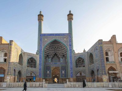 Potret Arsitektur Islam Persia Abad 17 di Masjid Shah Isfahan Iran