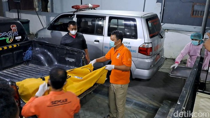 Mayat korban mutilasi tiba di RSUD Jombang