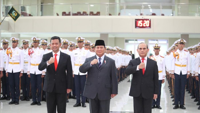 Menteri Pertahanan Prabowo Subianto melantik Rektor Universitas Pertahanan RI (Unhan RI) baru Mayjen TNI Jonni Mahroza. (dok.ist)
