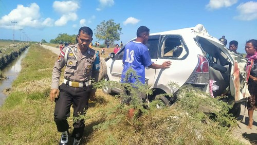 Mobil Avanza Velos putih kecelakaan di Desa Bena, Kecamatan Amanuban Selatan, TTS, NTT, Jumat (4/8/2023).