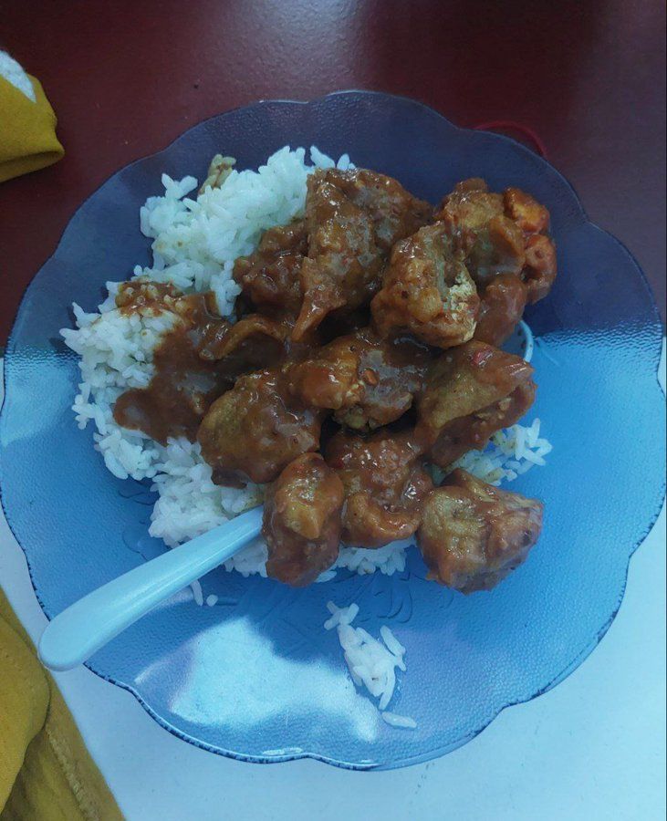 Muncul Sekte Baru! Netizen Sebut Makan Batagor Pakai Nasi Enak