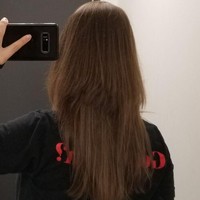 Klien meminta potongan rambut long layer, tapi hasilnya malah jadi begini. Foto: Dok. Reddit