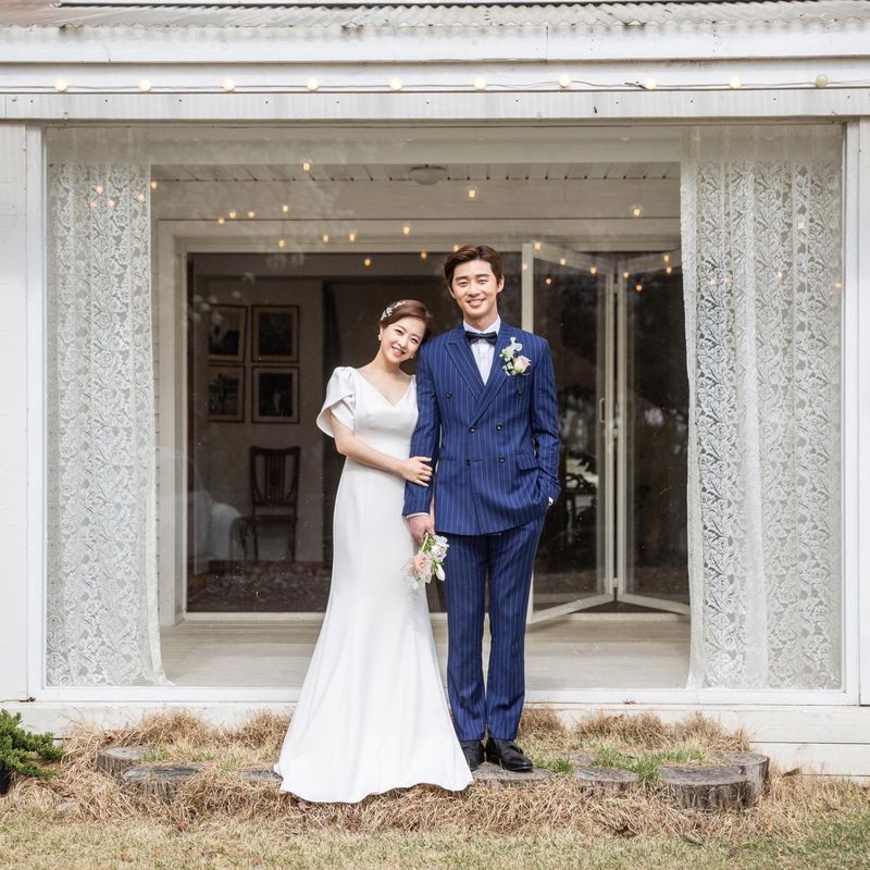 Park Seo Joon dan Park Bo Young jadi pasutri di Concrete Utopia