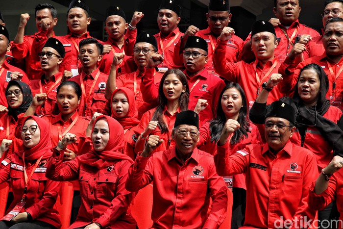 Sekjen PDIP DPP Hasto Kristiyanto membuka Pelatihan Juru Kampanye Muda Pemilu 2024 di Sekolah Partai DPP PDI Perjuangan, Lenteng Agung, Sabtu (5/8/2023). PDIP Harap Pelatihan Jurkam Lahirkan Kader Muda Militan dan Berintegritas Menangkan Pemilu 2024.