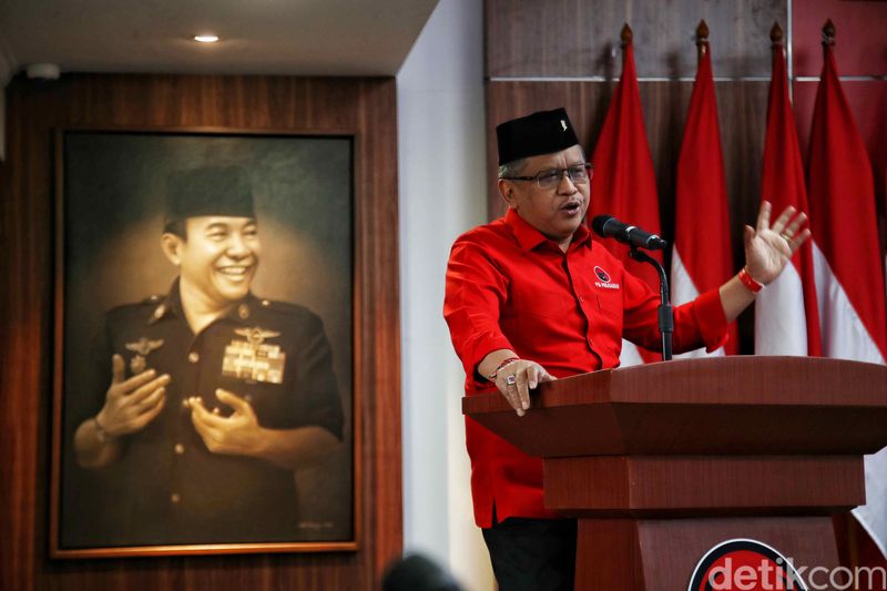 Sekjen PDIP DPP Hasto Kristiyanto membuka Pelatihan Juru Kampanye Muda Pemilu 2024 di Sekolah Partai DPP PDI Perjuangan, Lenteng Agung, Sabtu (5/8/2023). PDIP Harap Pelatihan Jurkam Lahirkan Kader Muda Militan dan Berintegritas Menangkan Pemilu 2024.