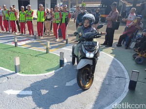 Kesan Pemotor Disabilitas Purbalingga Jajal Lintasan Ujian SIM Baru