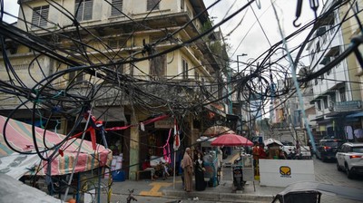 Penampakan Kabel Semrawut yang Hiasi Jalanan di Medan