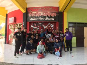 Solidnya Suporter Jatim Sambut Pesepeda Pembawa Keranda Tragedi Kanjuruhan