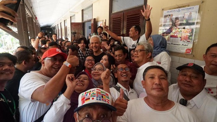 Reuni Ganjar Pranowo bersama teman SMA