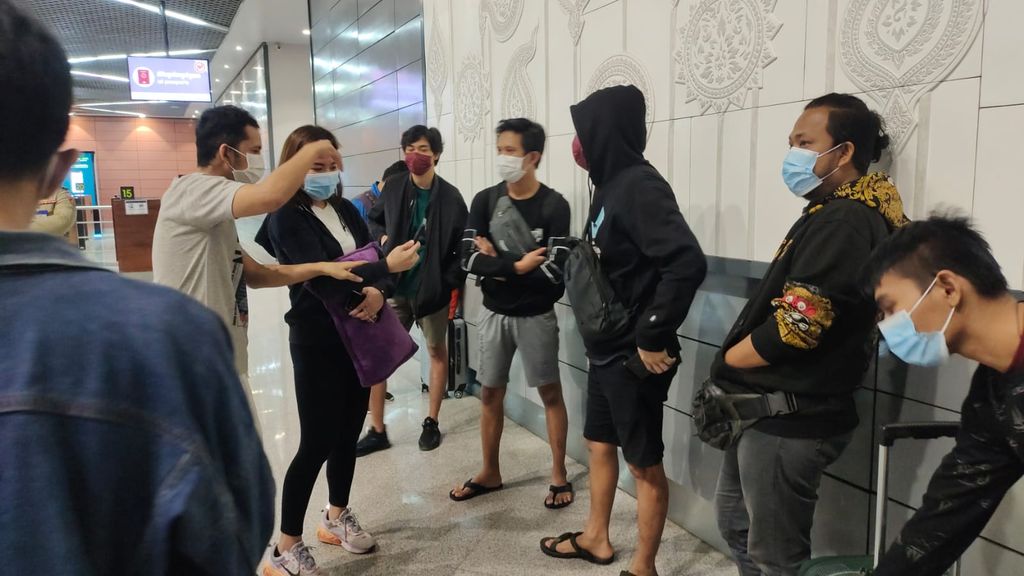 Sebagian dari 11 WNI yang sempat dipaksa jadi penipu cinta di Kamboja, kloter ke-2, kini sudah pulang sampai di Indonesia, 5 Agustus 2023. (Dok Steven, salah satu dari 11 WNI)