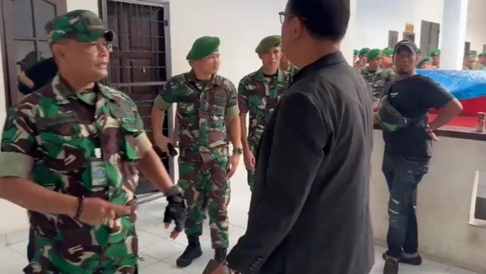 Sejumlah personel TNI datangi Polrestabes Medan