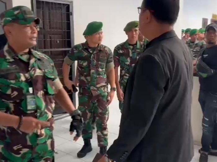 Sejumlah personel TNI datangi Polrestabes Medan