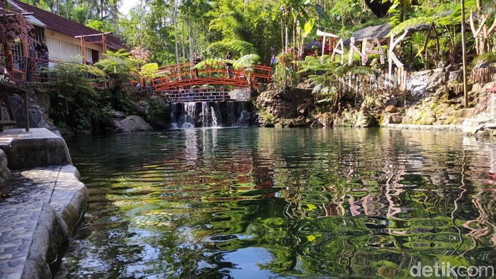 Tanaka Waterfall obyek wisata air di lereng Gunung Kawi