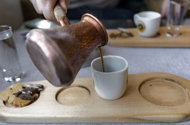 5 Fakta Metode Ibrik, Teknik Menyeduh Kopi Pertama di Dunia Asal Turki