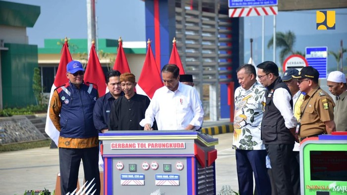 Tol Cigombong-Cibadak pangkas waktu tempuh Jakarta-Pelabuhan Ratu Tol Cigombong-Cibadak pangkas waktu tempuh Jakarta-Pelabuhan Ratu jadi 2,5 jam.
